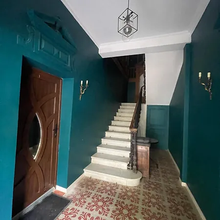 Chateau Rouge * 라론드레모레